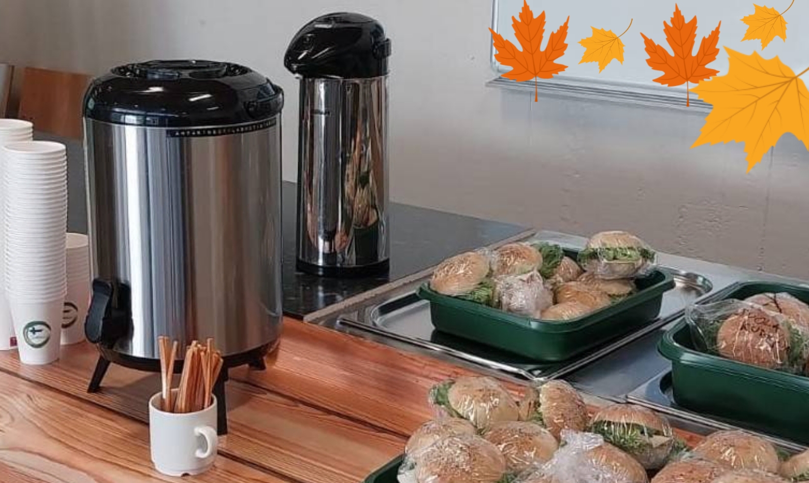 Sotilaskotimukeja-pumpputermos-leipiä-