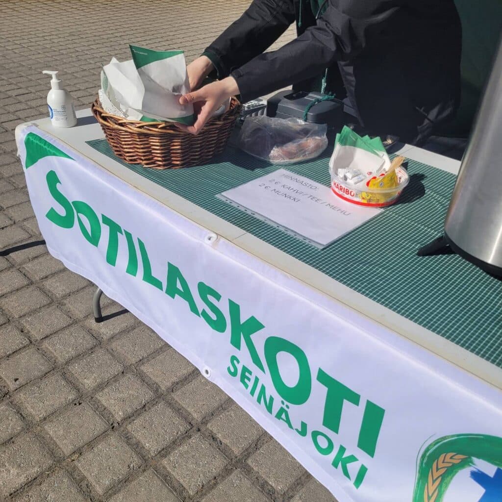 Sotilaskotikahvipöytä