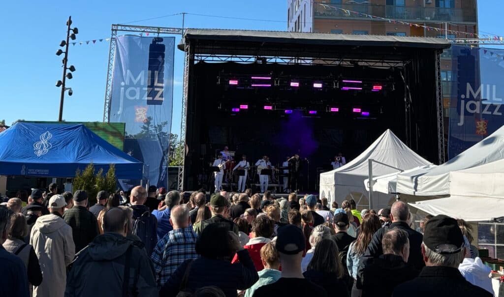 MILLjazz Seinäjoen torilla, tori täynnä yleisöä