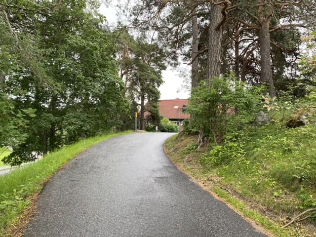 Liikkuminen Heikkilän kasarmialueella sotilaskotiin